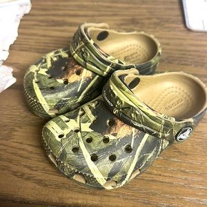 Toddler crocs size 6